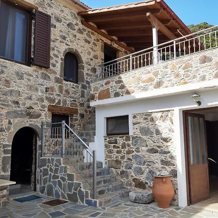 Grandma Agatha & Virginia'S Stonehouse Apartment Kefalion Bagian luar foto