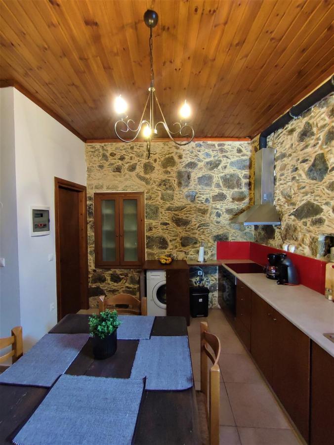 Grandma Agatha & Virginia'S Stonehouse Apartment Kefalion Bagian luar foto