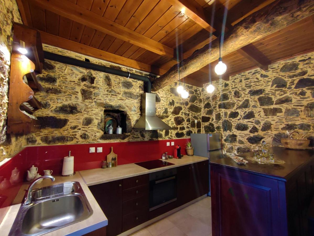 Grandma Agatha & Virginia'S Stonehouse Apartment Kefalion Bagian luar foto