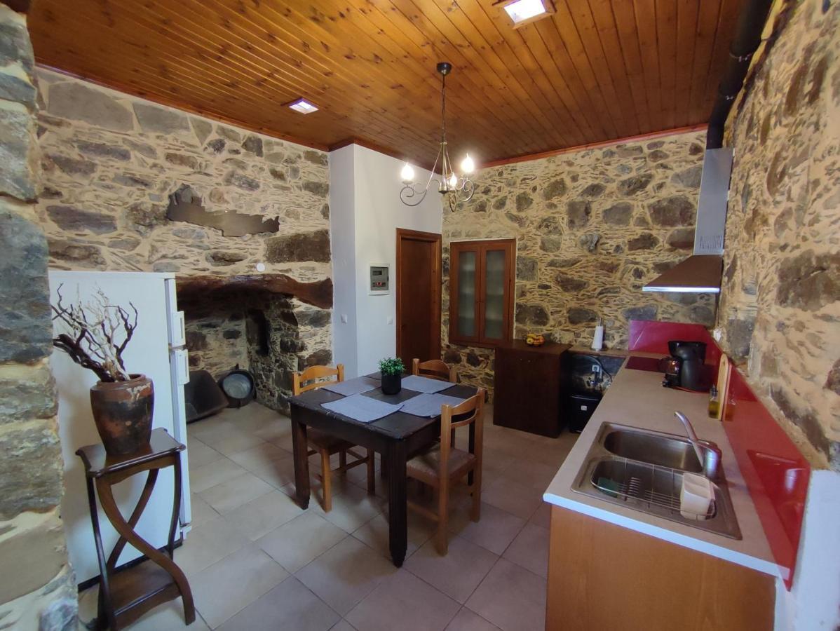 Grandma Agatha & Virginia'S Stonehouse Apartment Kefalion Bagian luar foto