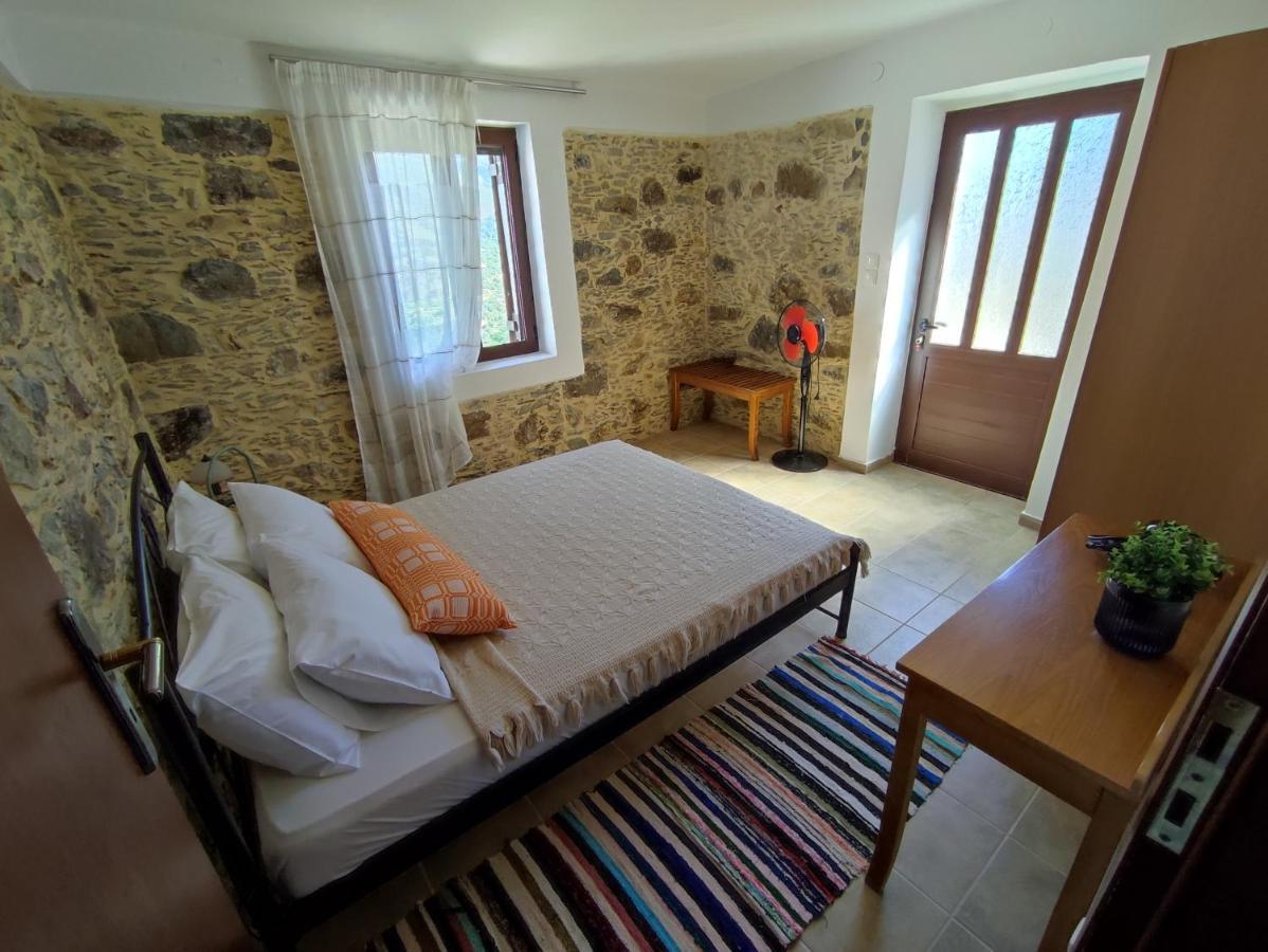 Grandma Agatha & Virginia'S Stonehouse Apartment Kefalion Bagian luar foto