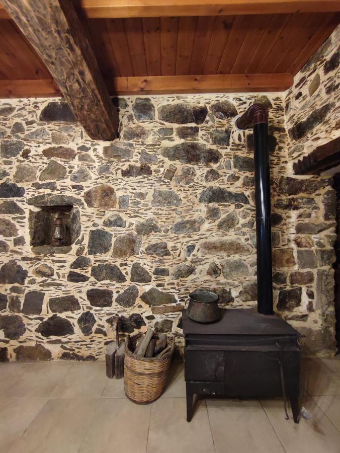 Grandma Agatha & Virginia'S Stonehouse Apartment Kefalion Bagian luar foto