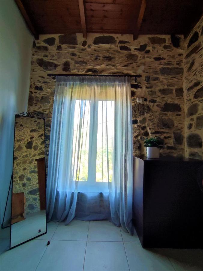 Grandma Agatha & Virginia'S Stonehouse Apartment Kefalion Bagian luar foto