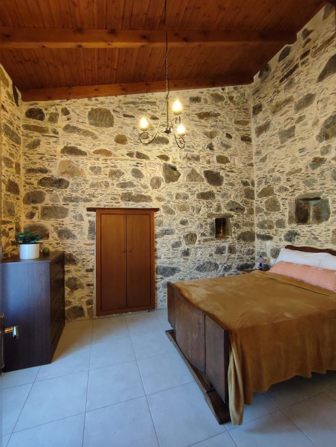 Grandma Agatha & Virginia'S Stonehouse Apartment Kefalion Bagian luar foto