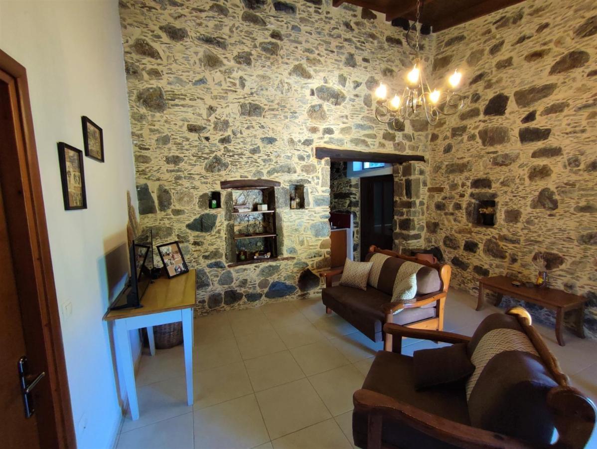 Grandma Agatha & Virginia'S Stonehouse Apartment Kefalion Bagian luar foto