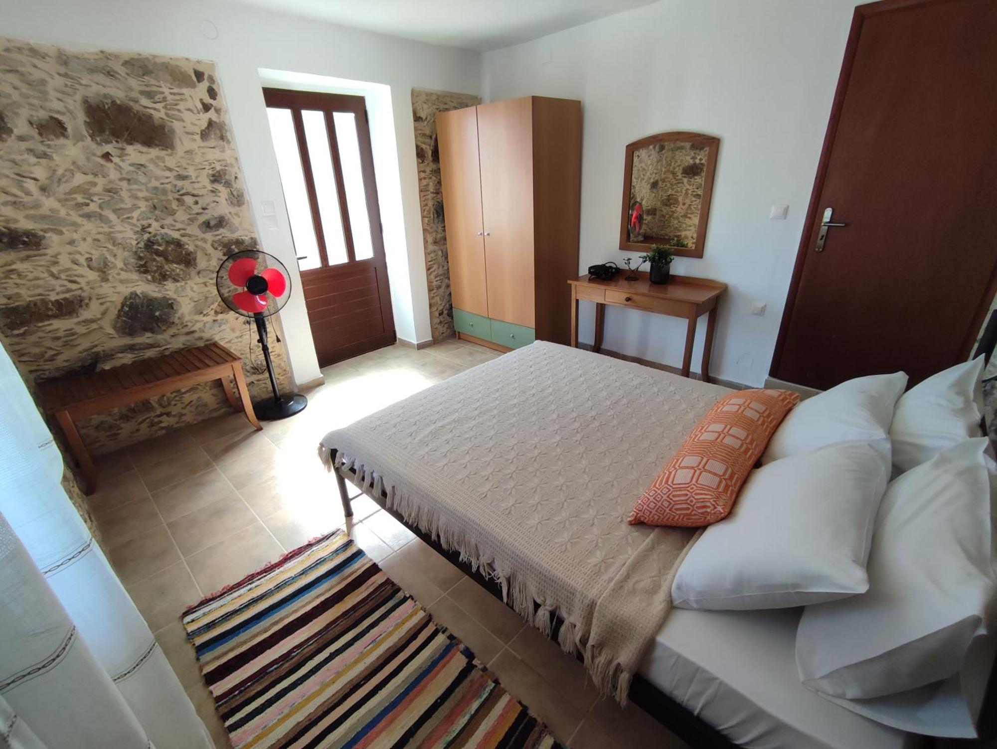 Grandma Agatha & Virginia'S Stonehouse Apartment Kefalion Ruang foto